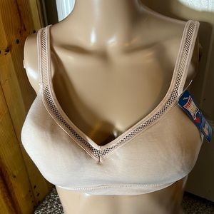 Hanes  bra  beige size 38L